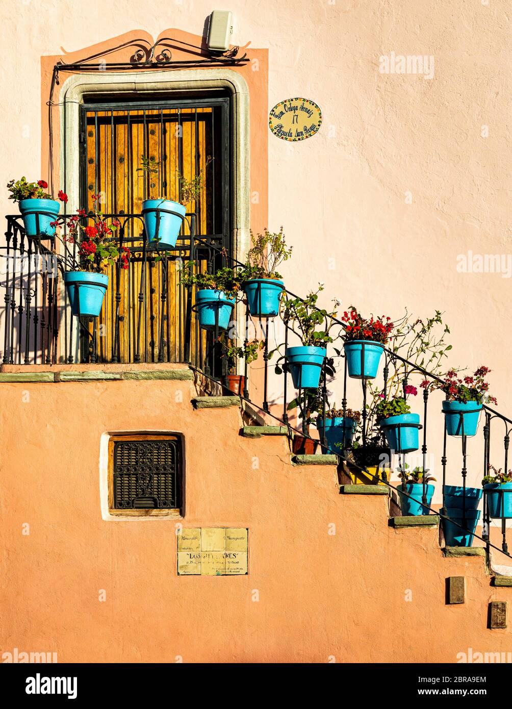 Blue flower pots decorate the staircase of colonial house on San Roque Plaza in the city of Guanajuato, Mexico. Stock Photo