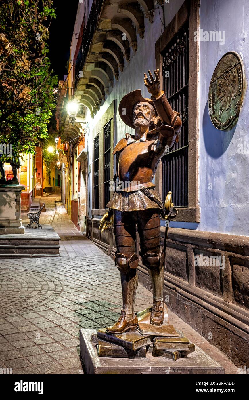 Bronze sculpture 'Don Quijote de la Mancha' by Victor Gutierrez outside the Museo Iconografico de Quijote in Guanajuato, Mexico. Stock Photo