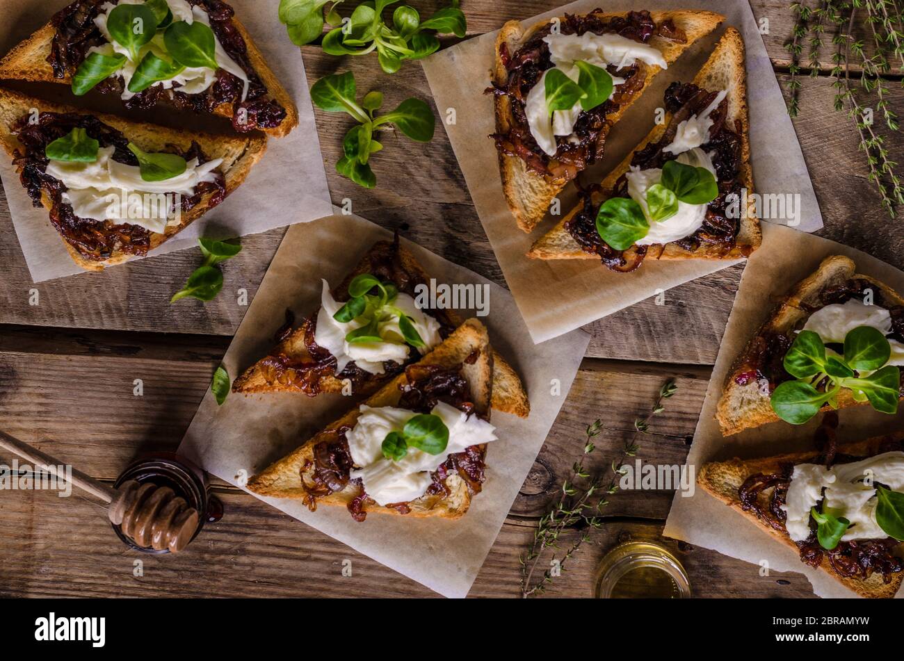 Rustic toast with caramelized onion, goat cheese, garlic and herbs ...