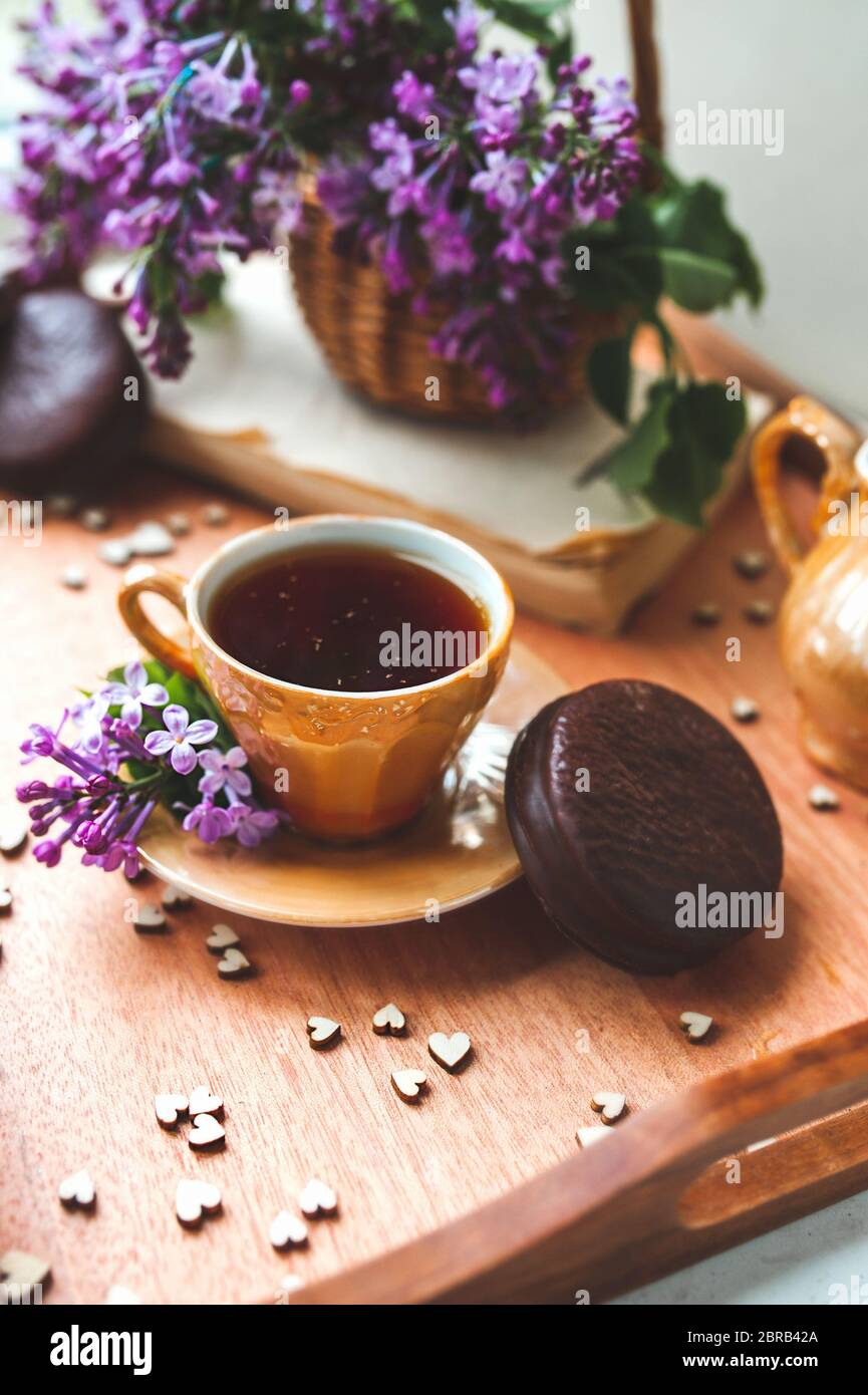 Gold and porcelain hires stock photography and images Alamy