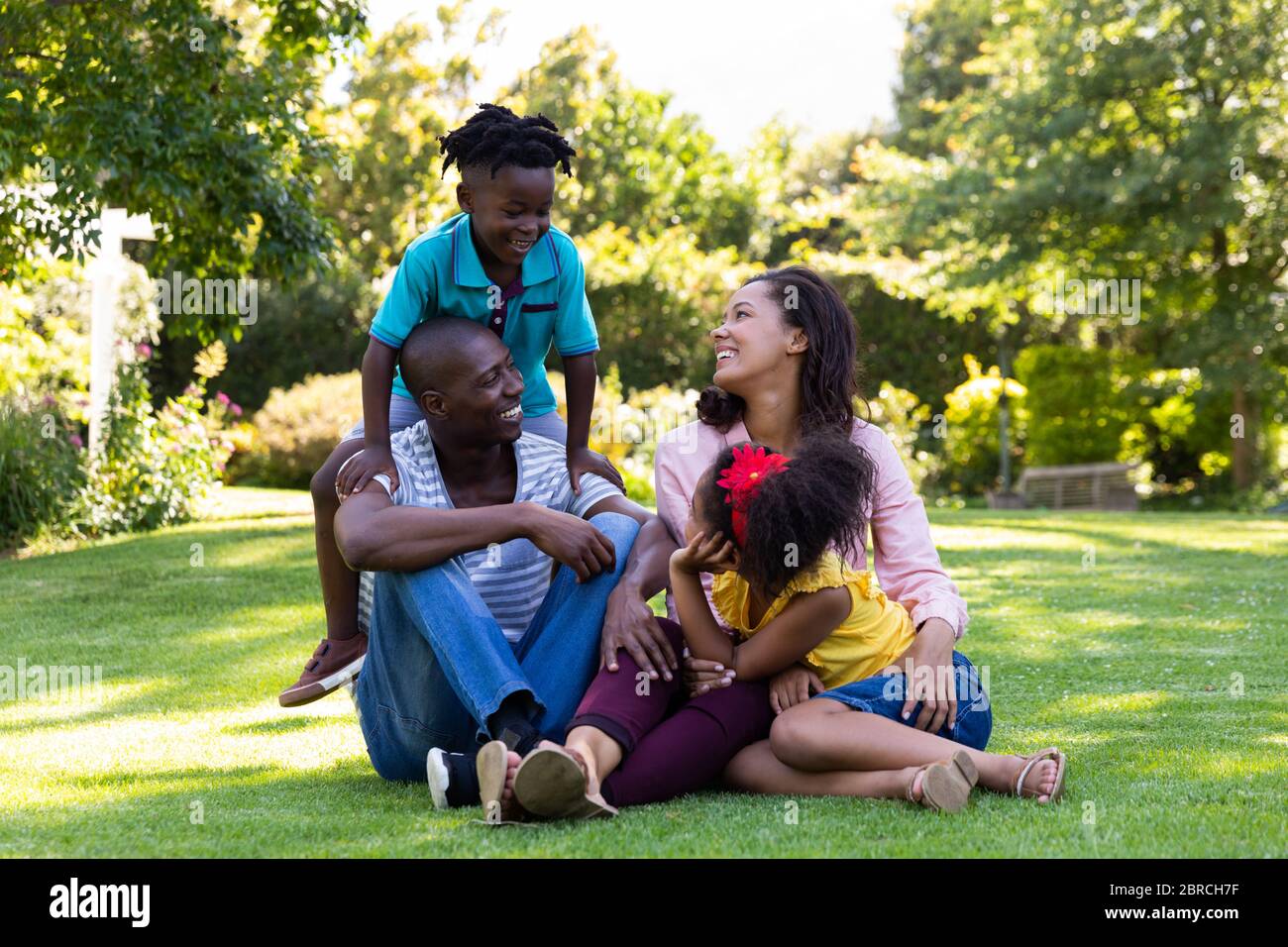 Black family relaxing outside hi-res stock photography and images - Alamy