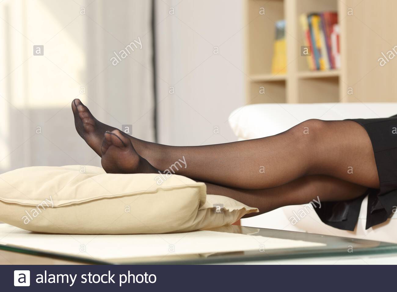 how to wear nylons