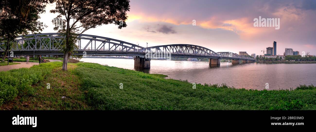 Truong Tien Bridge High Resolution Stock Photography And Images Alamy