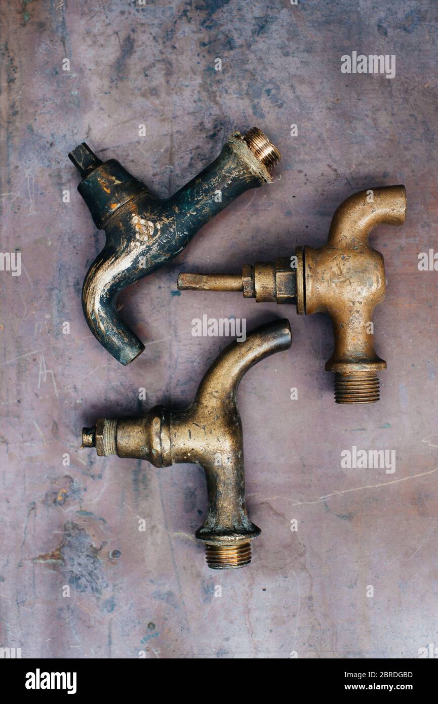 Brass scrap metal: taps, tees, plugs and various plumbing parts