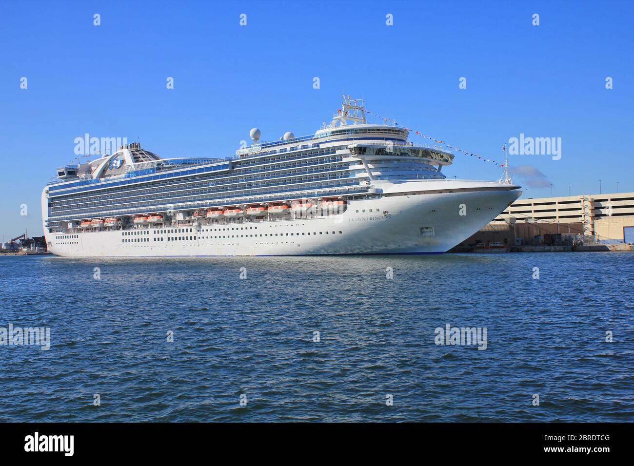 FORT LAUDERDALE, USA FEBRUARY 15, 2014 Crown Princess ship docked