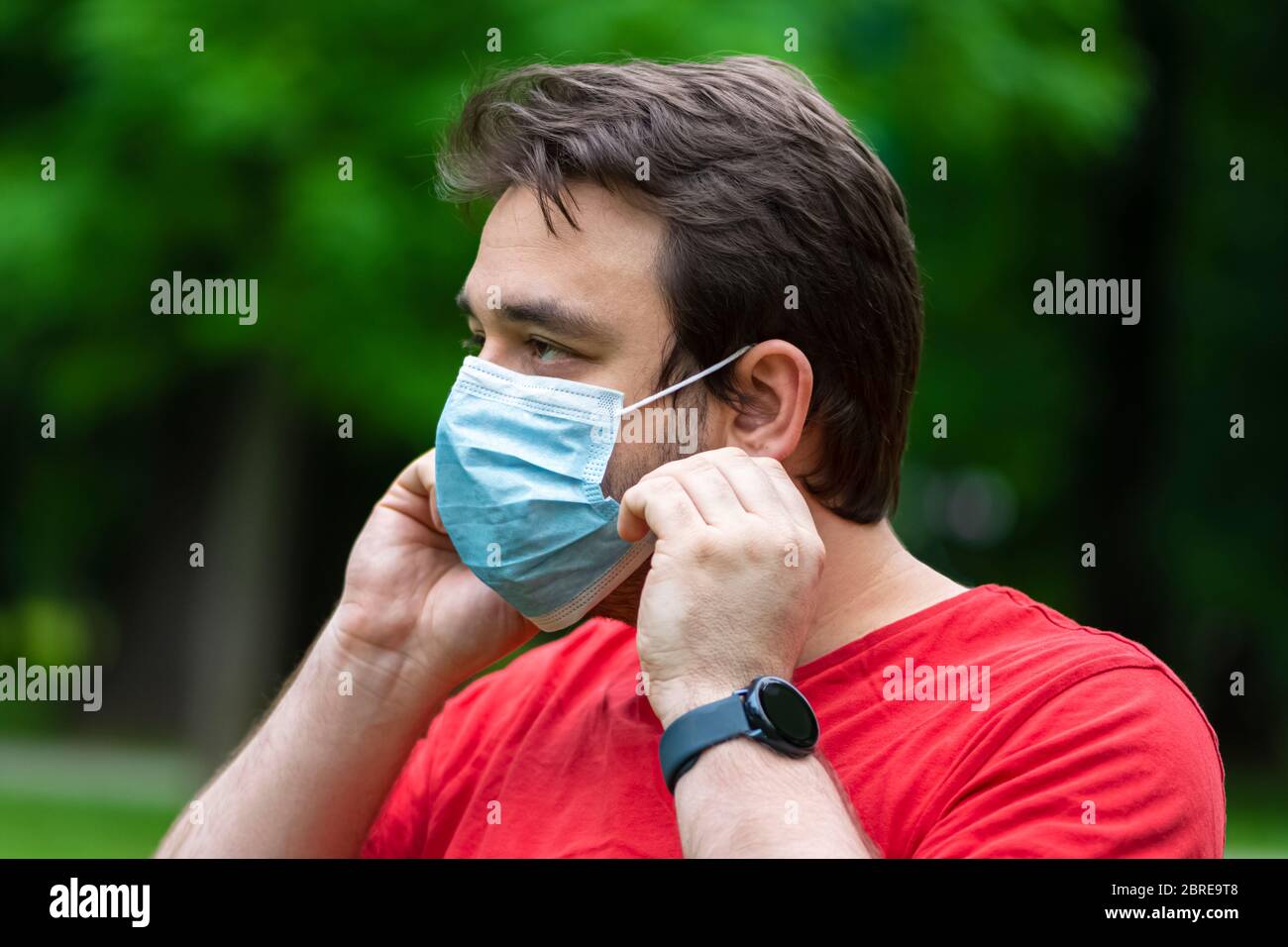 Man wearing surgical mask while he is outside Stock Photo - Alamy