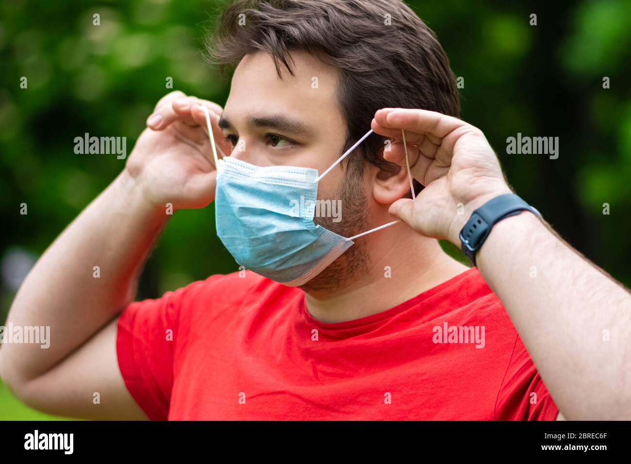 Man wearing surgical mask while he is outside Stock Photo - Alamy