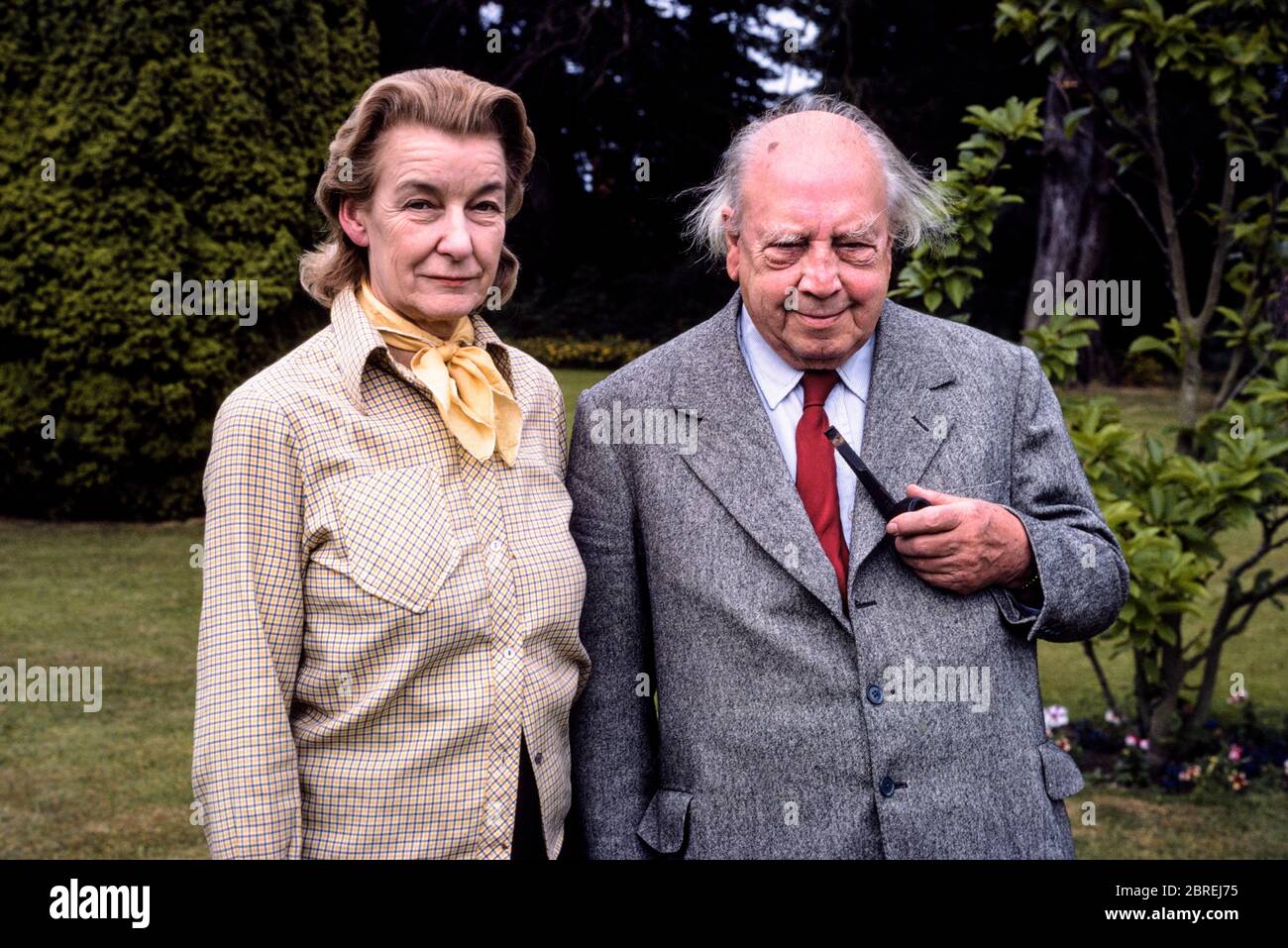 J B Priestley author playwright and Jacquetta Hawkes archaeologist 1978 Stock Photo