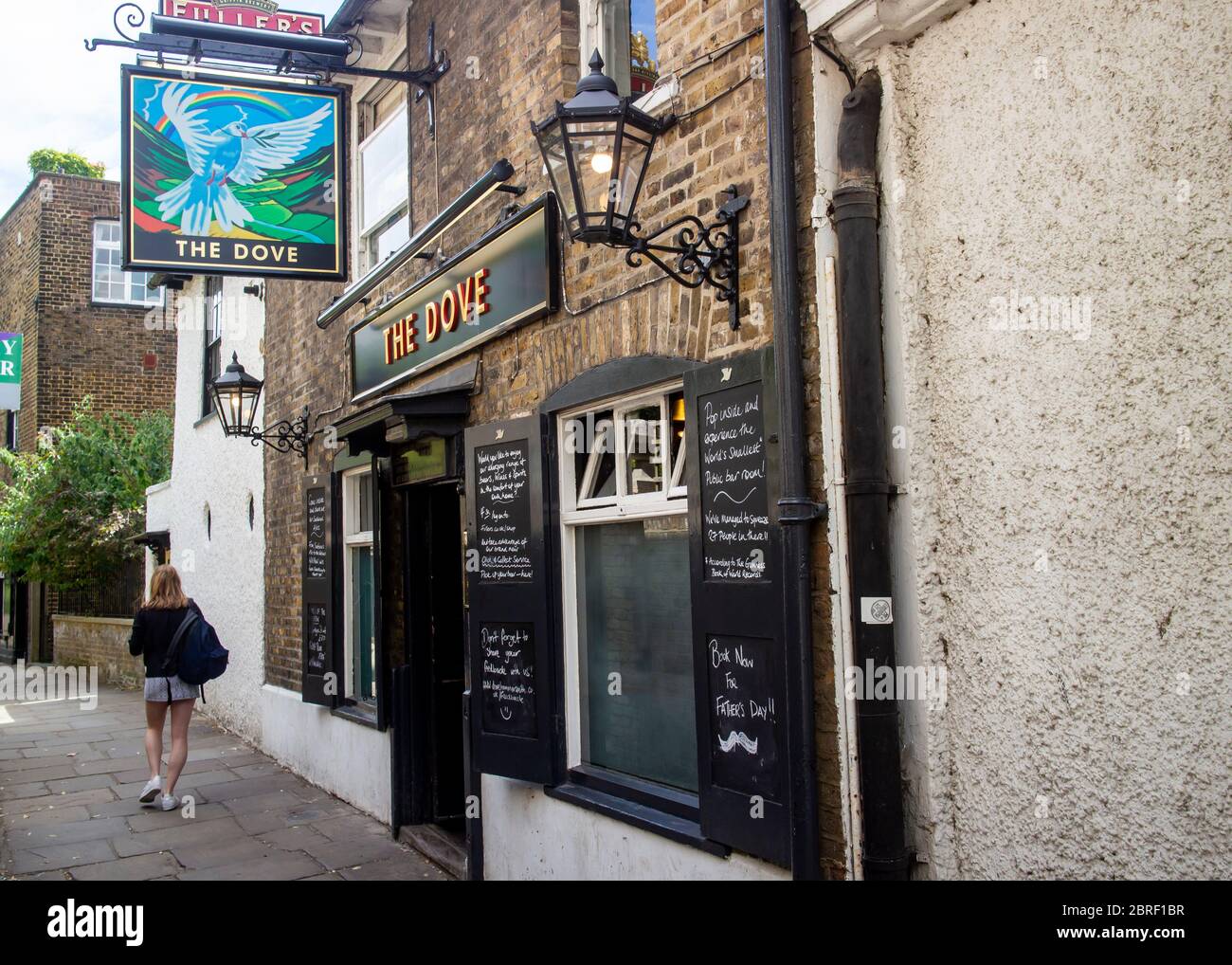 HAMMERSMITH, LONDON The Dove. Famous riverside pub along the Thames path close to Hammersmith