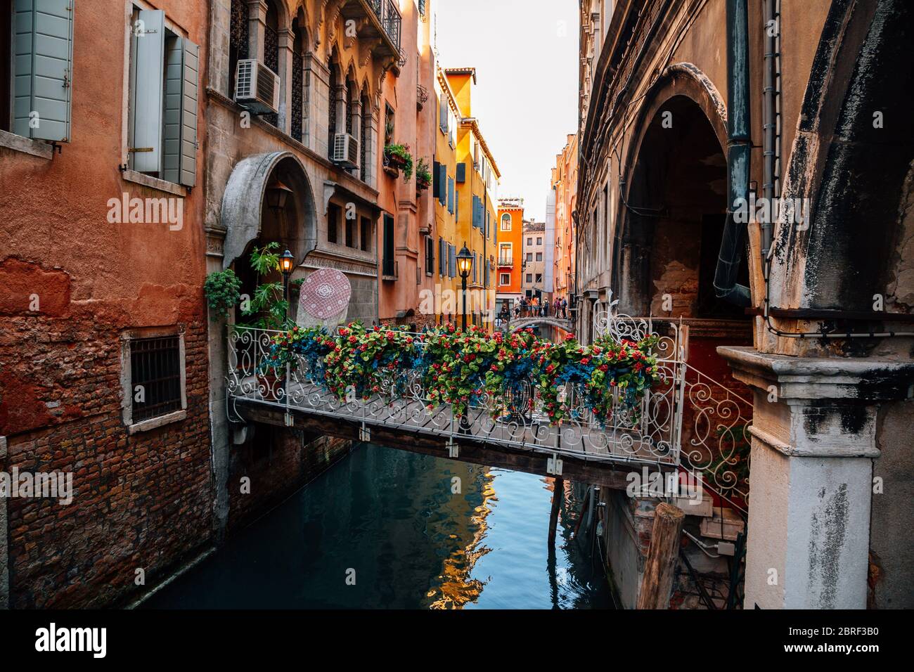 Back alley venice italy hi-res stock photography and images - Alamy