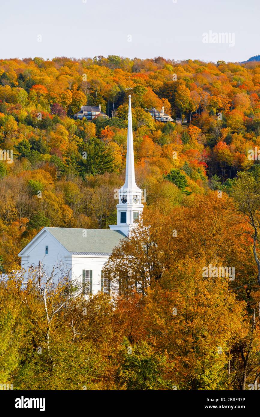 View of the famous non-denominational Stowe Community Church in Main Street, Stowe, Vermont, New England, USA in autumn colours Stock Photo