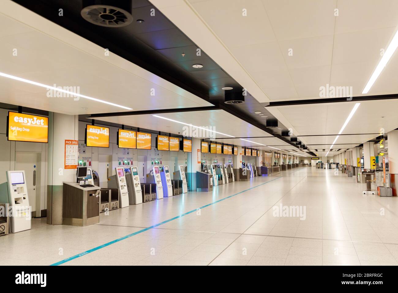 Easyjet check in hires stock photography and images Alamy