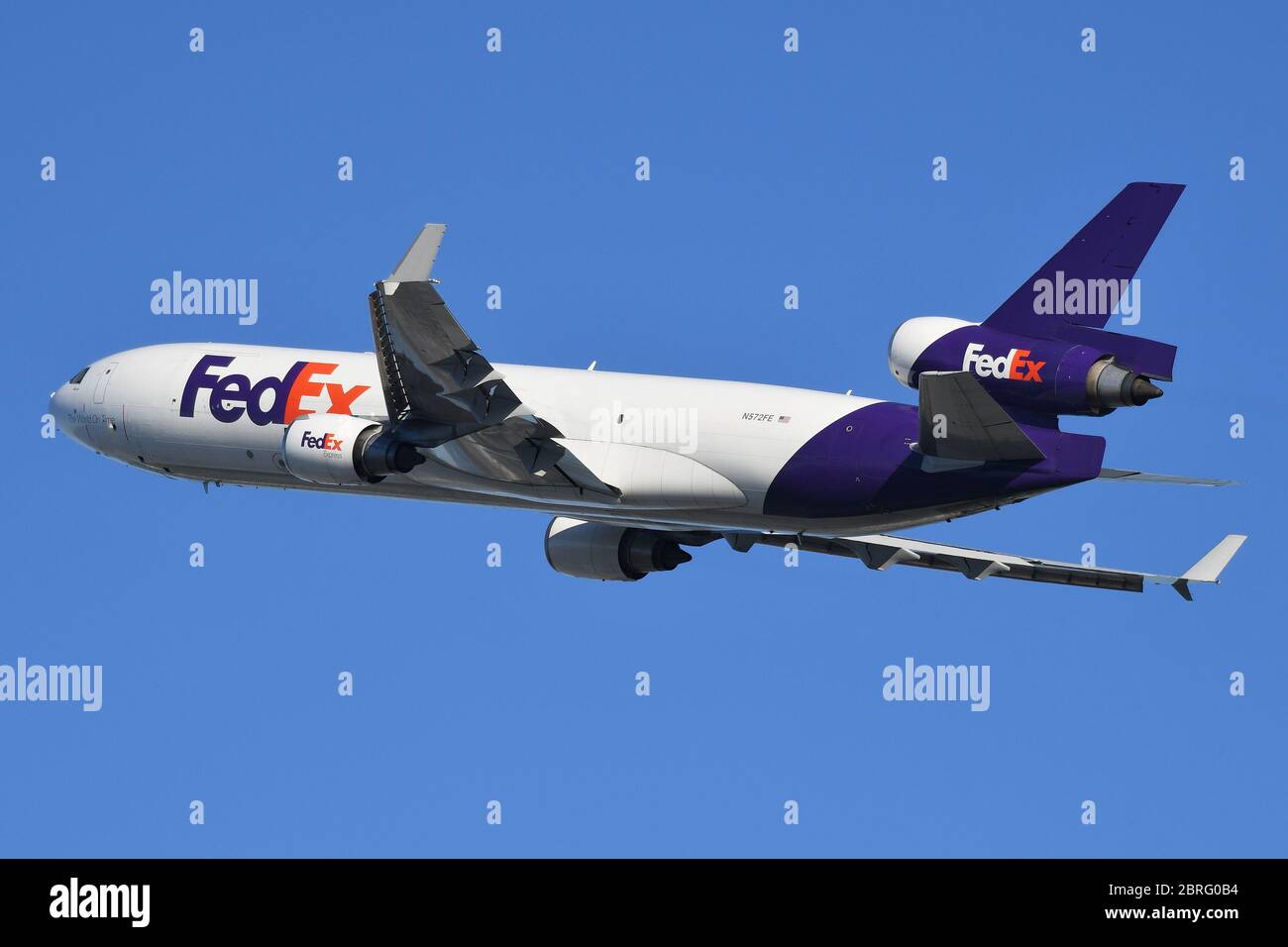 FEDEX (FEDERAL EXPRESS) McDONNELL-DOUGLAS MD-11F FREIGHTER DEPARTING LOS ANGELES. Stock Photo