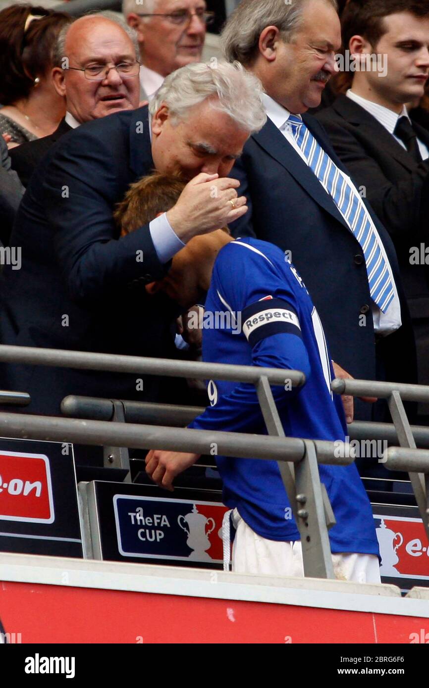 LONDON, UK MAY 30: Everton chairman Bill Kenwright consoles captain Phil Neville (Everton) at full-time during FA Cup Final between Chelsea and Everto Stock Photo