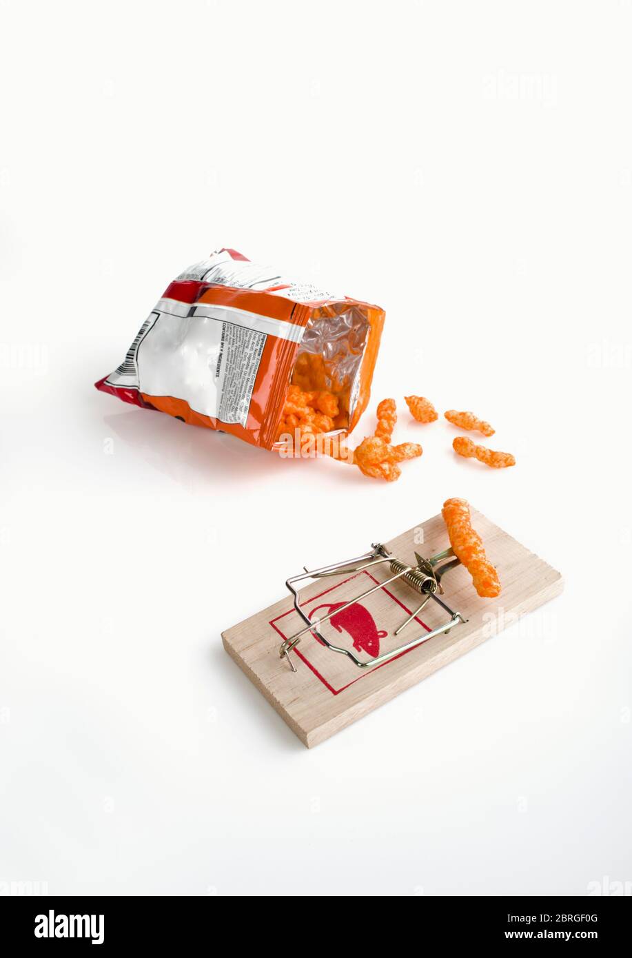 https://c8.alamy.com/comp/2BRGF0G/a-concept-photo-with-mouse-trap-and-snack-food-2BRGF0G.jpg