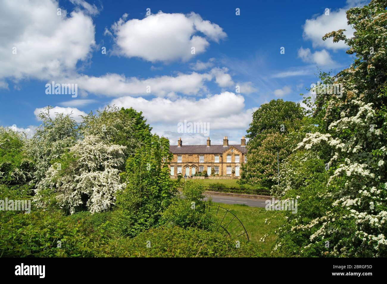 UK,South Yorkshire,Barnsley.Elsecar,Cottages on Cobcar Terrace viewed from the Trans Pennine Trail Stock Photo