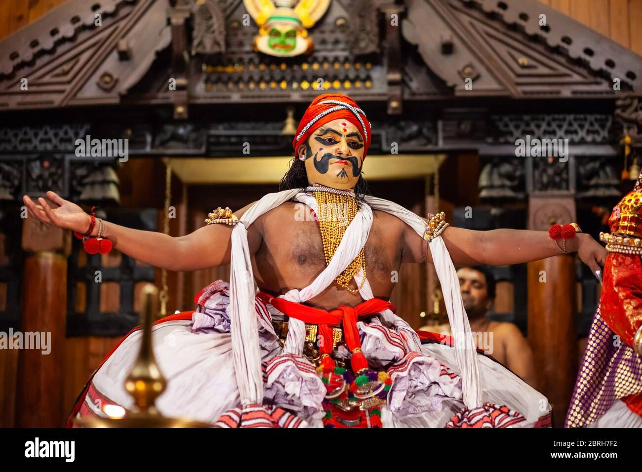 India kerala cochi cochin kathakali dancer in costume hi-res stock ...