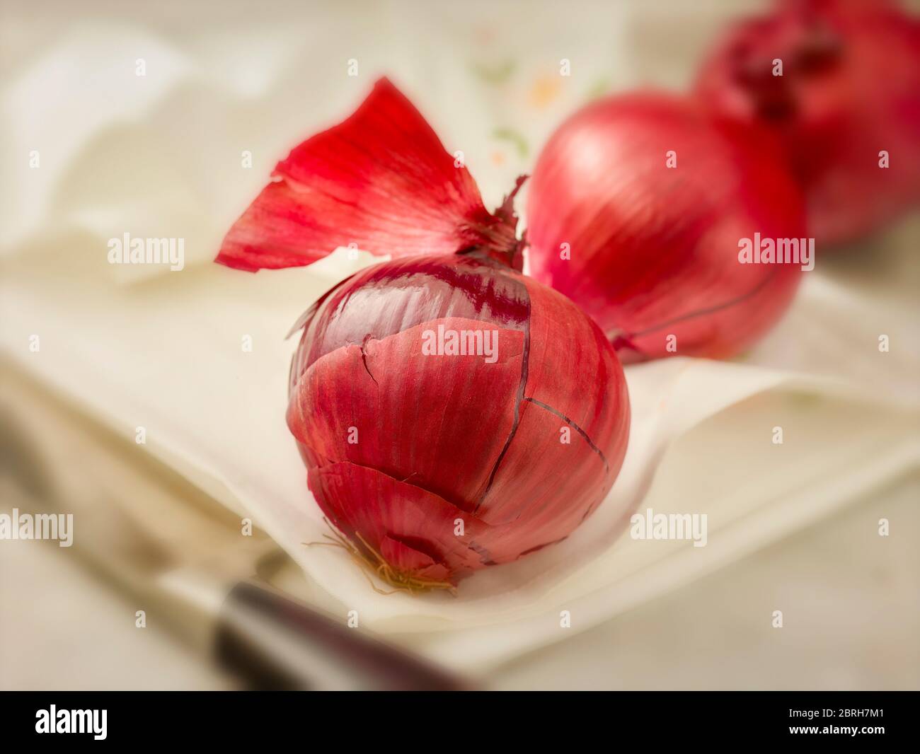 Whole red onion food ingredient stilllife Stock Photo Alamy
