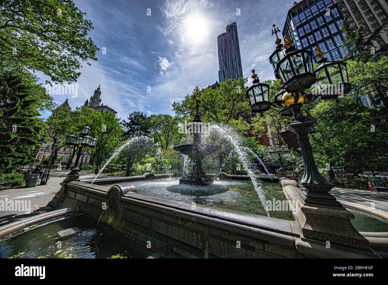 New York, N.Y/USA – 20th May 2020: The Woolworth Building near the Jacob Wrey Mould Fountain in City Hall Park. Credit: Gordon Donovan/Alamy Live News Stock Photo