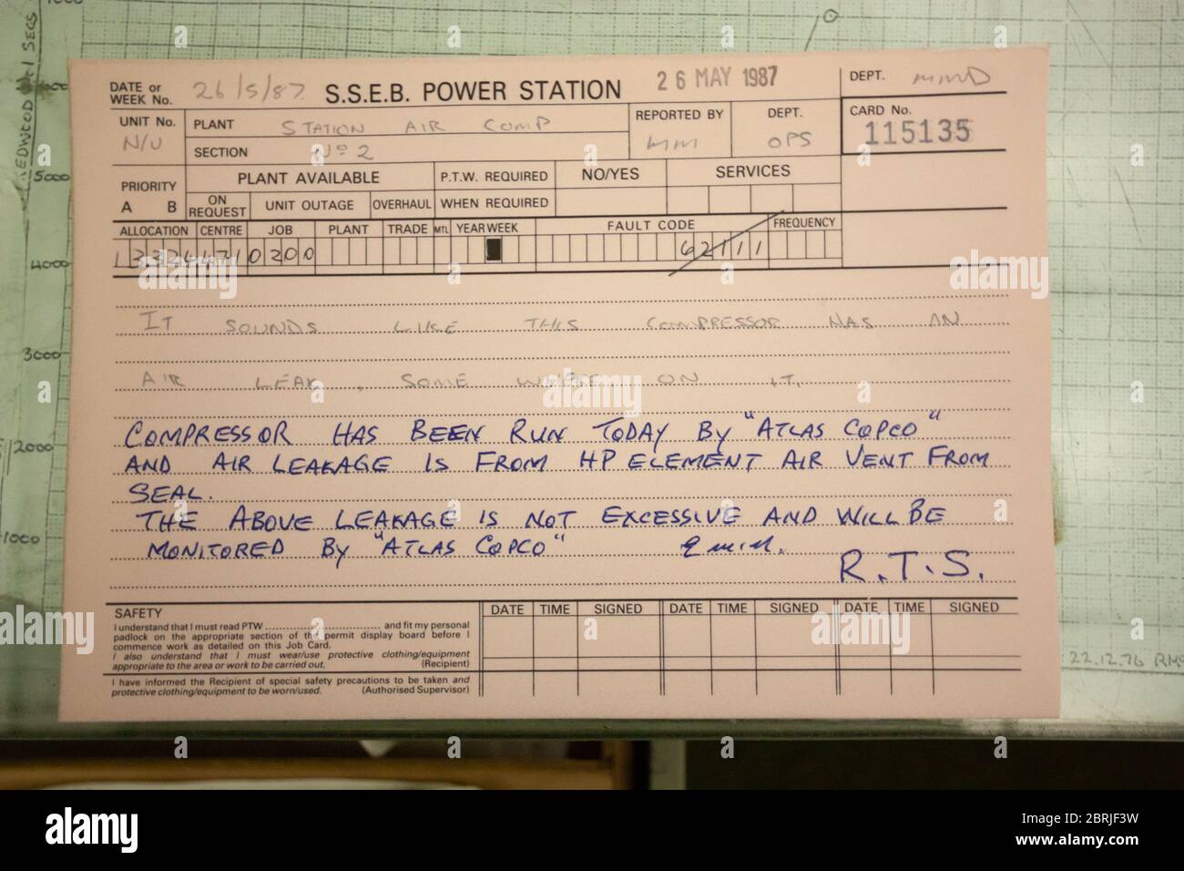 S.S.E.B. power station fault log - a compressor has a reported air leak, and the resolution (Inverkip Power Station) Stock Photo