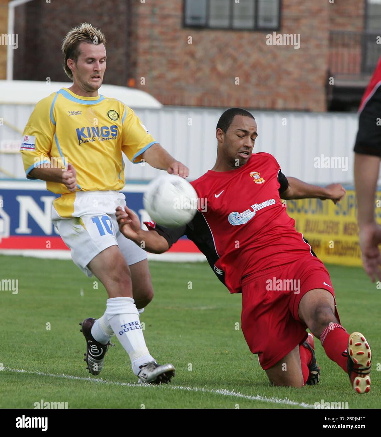 CANVEY ISLAND, UK AUGUST 21 LEE BOYLAN of Canvey PUTS PRESSURE ON
