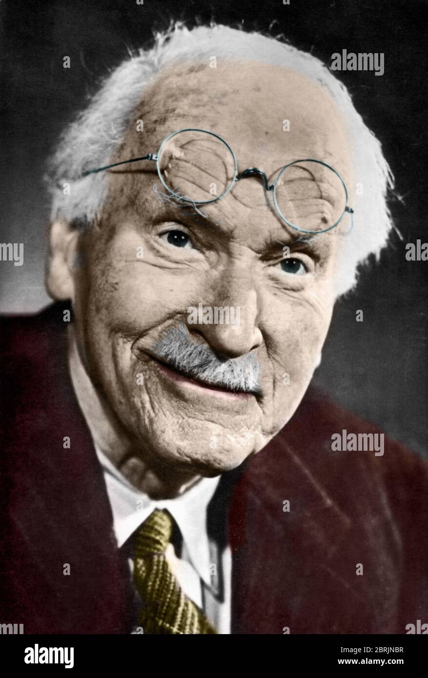 Portrait du psychanaliste suisse Carl Gustav Jung (1875 - 1961) vers 1960 (Portrait of Swiss psychiatrist and psychotherapist who founded analytical p Stock Photo