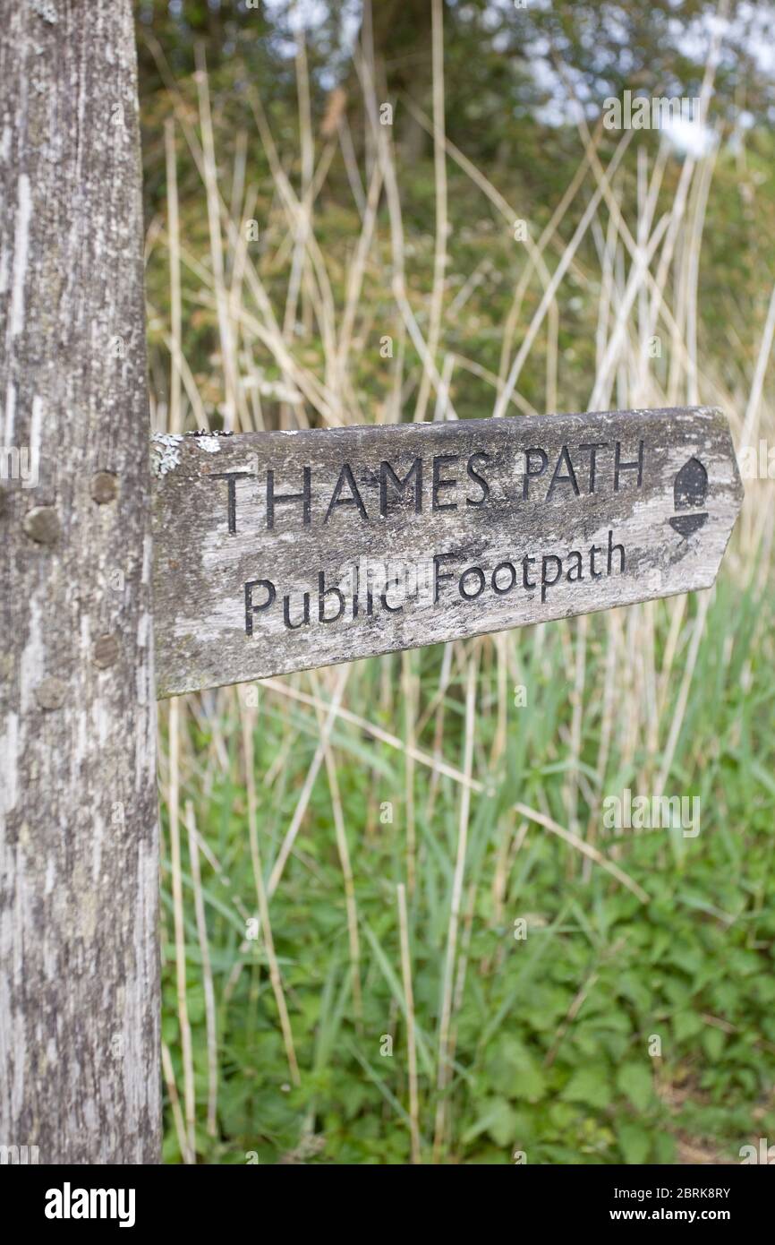 Thames public footpath sign Stock Photo
