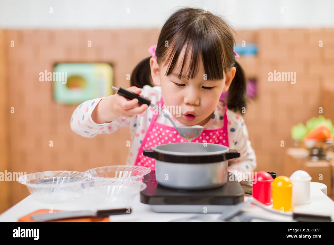 toddler girl kitchen