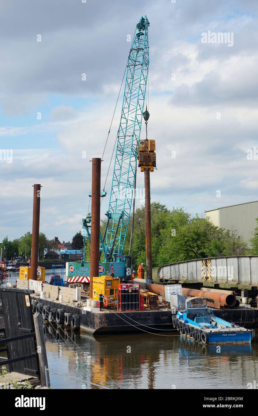 Watson & Hillhouse Piling and Foundation Equipment mounted on a barge on the river Haven. Stock Photo