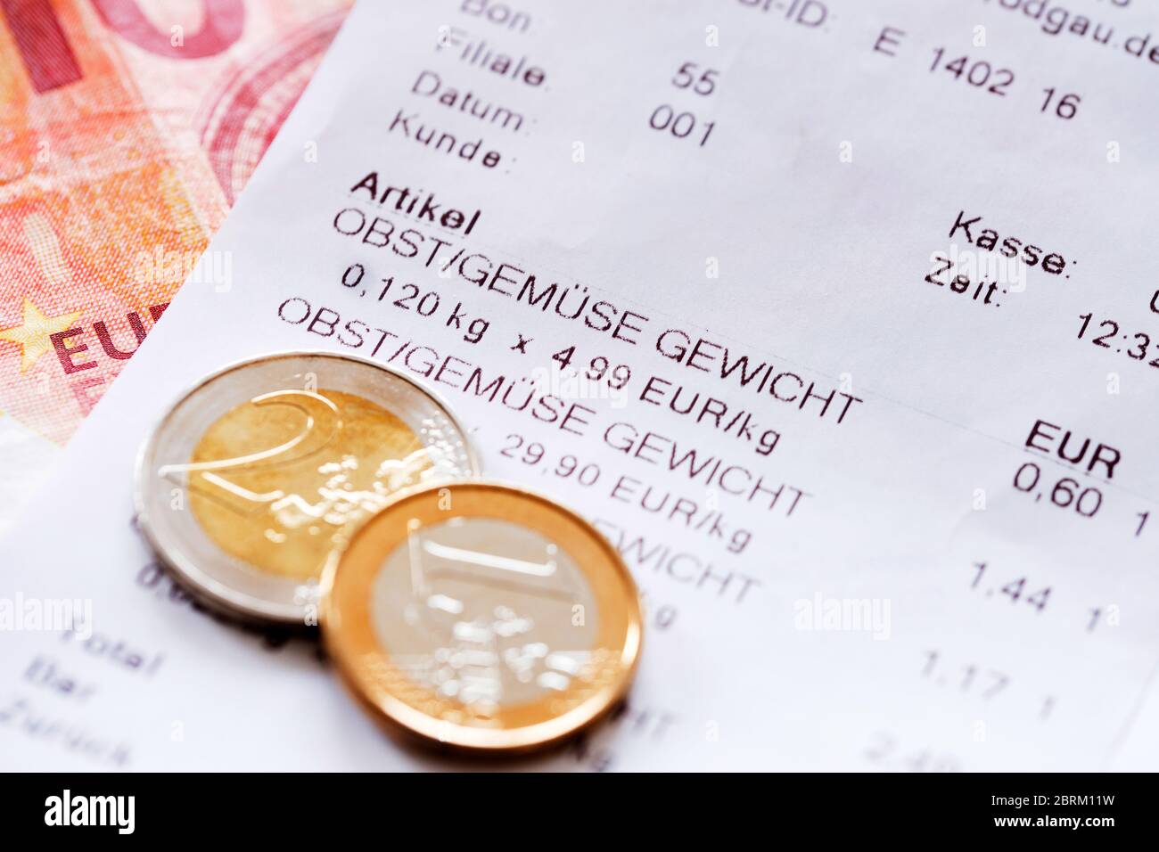 Kassenzettel mit Euro-Muenzen, Wechselgeld, Stock Photo