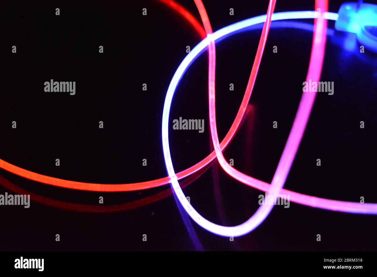 Red and blue light wire, a light guide wire with different light