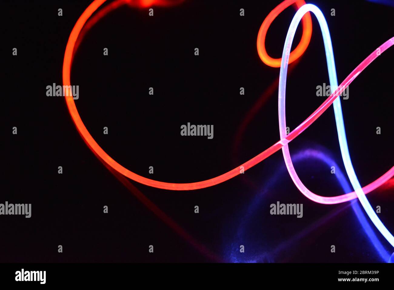 Red and blue light wire, a light guide wire with different light