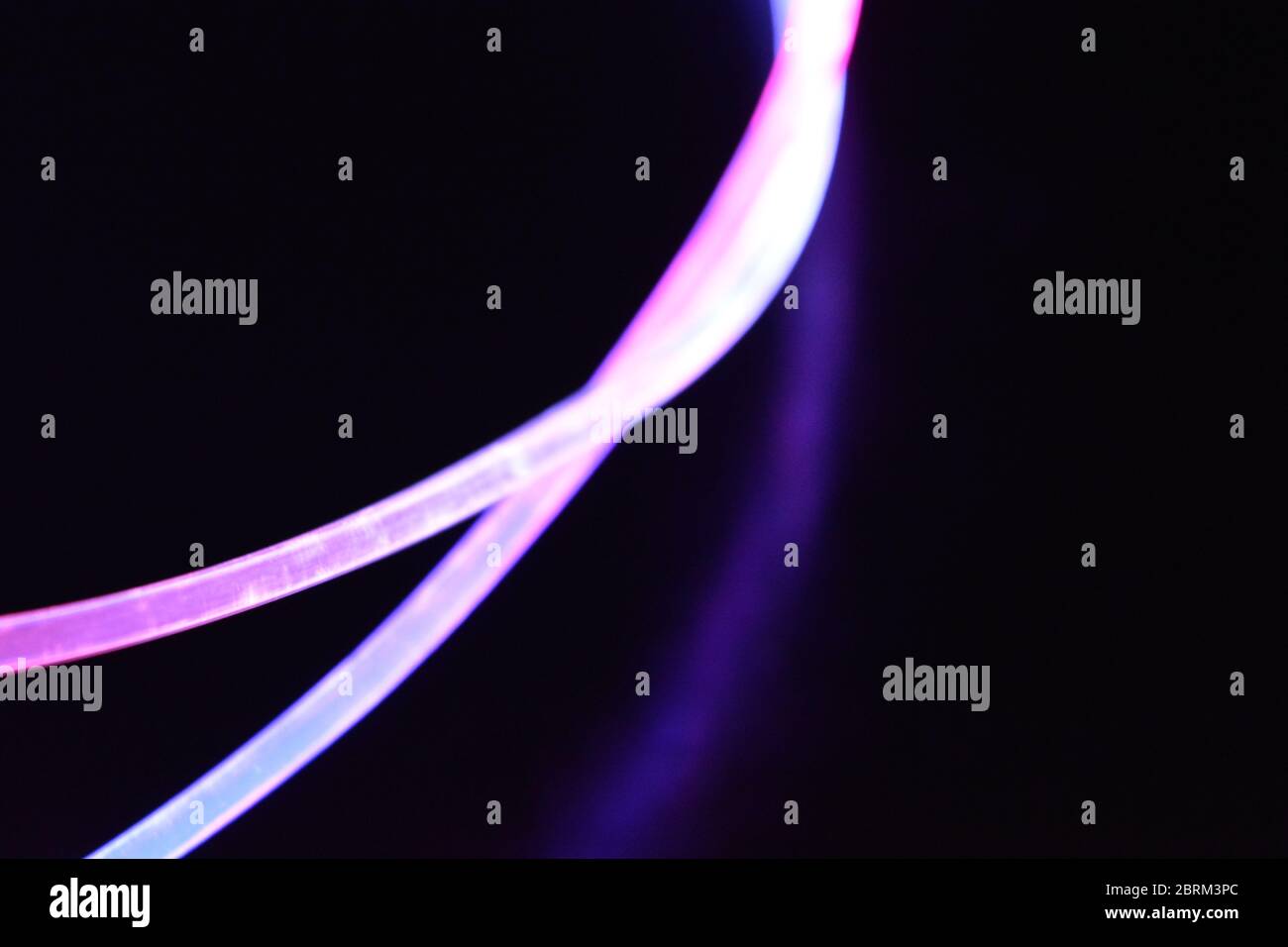 Red and blue light wire, a light guide wire with different light