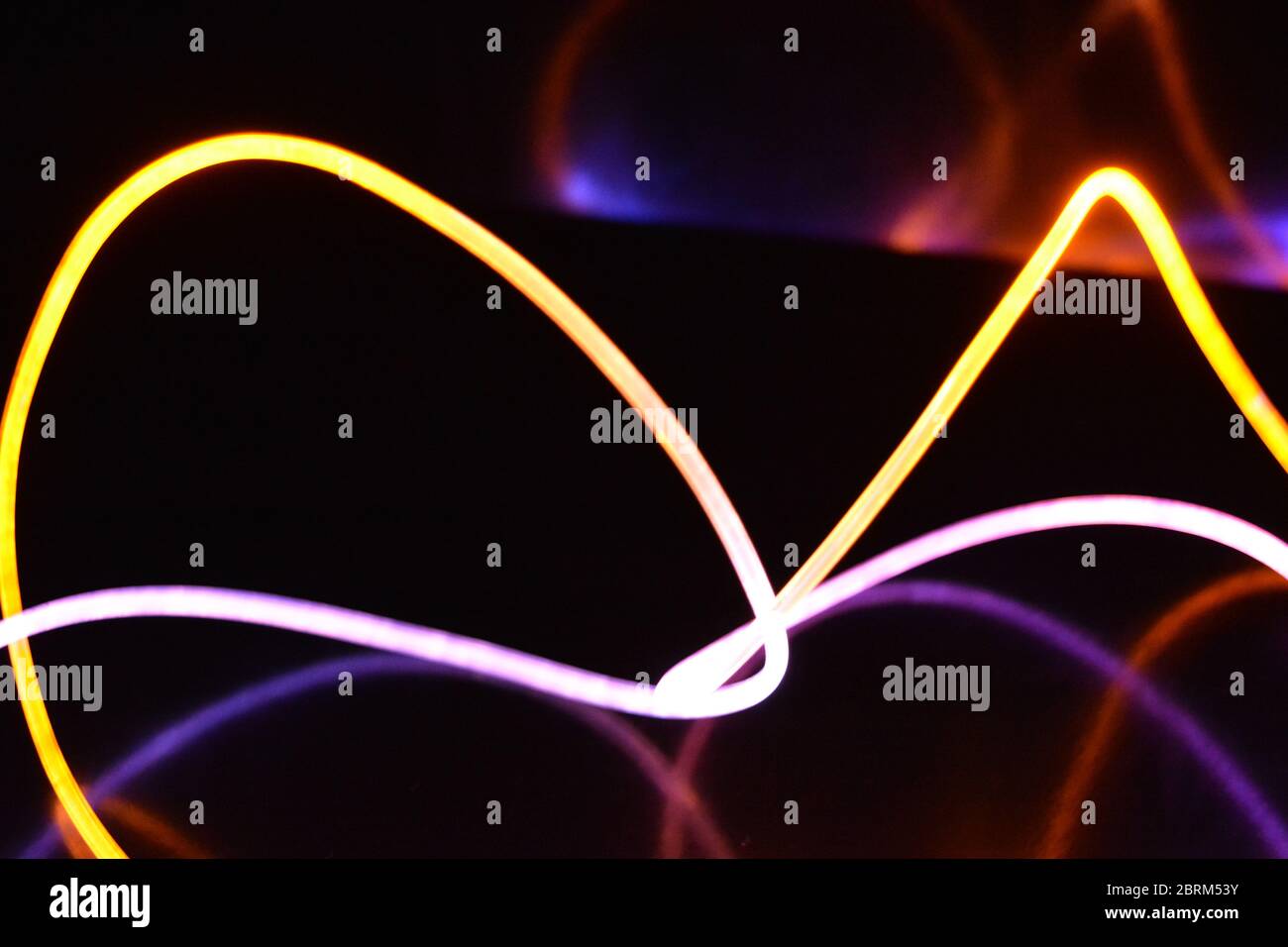 Yellow and blue light wire, a light guide wire with different light