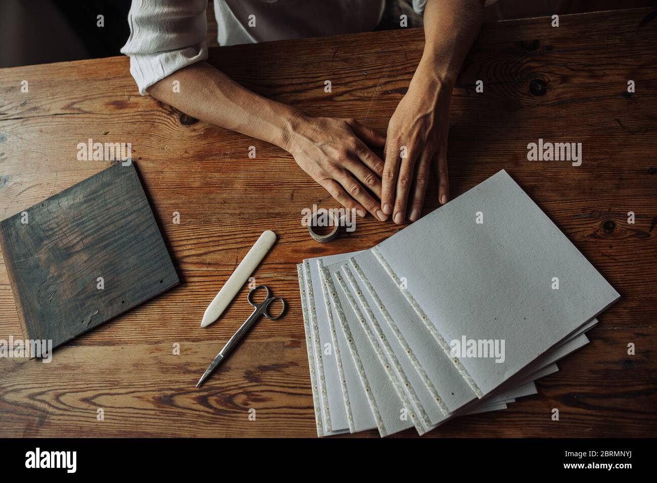 Artist paper hi-res stock photography and images - Alamy