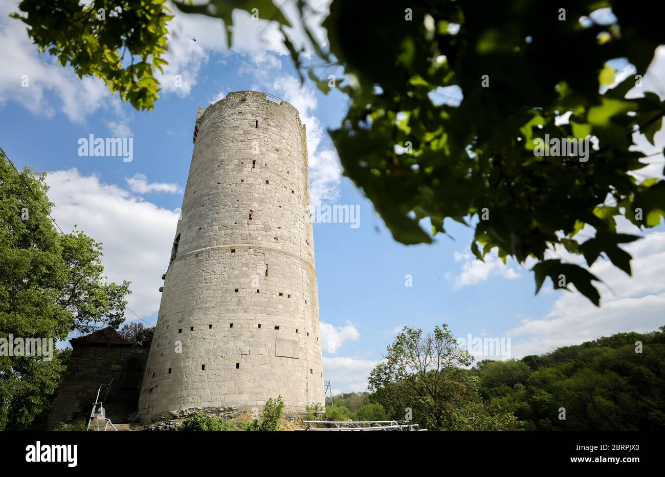 15 May 2020, Saxony-Anhalt, Bad Kösen: View of the Saaleck Castle. The castle ruins and the neighbouring Rudelsburg, picturesquely situated above the river Saale, are popular excursion destinations in Saxony-Anhalt. Photo: Jan Woitas/dpa-Zentralbild/ZB Stock Photo