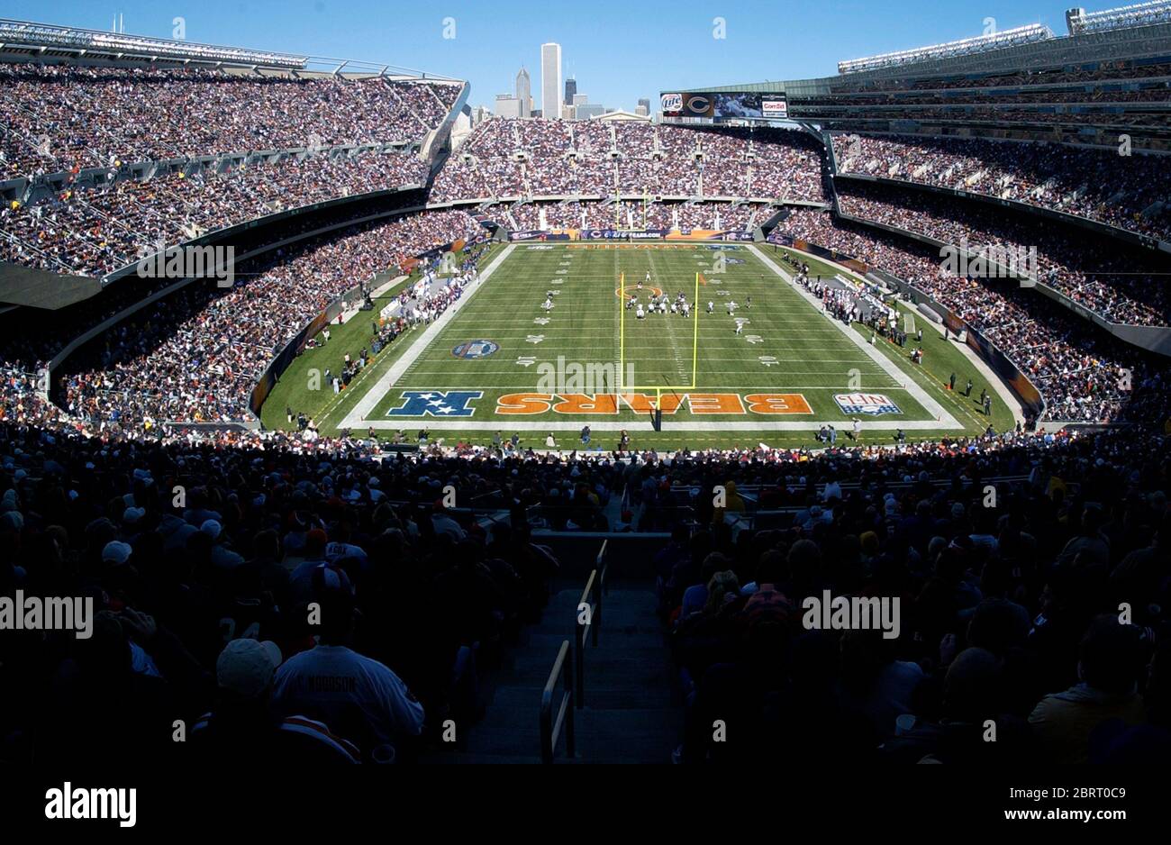 Chicago, United States. 05th Oct, 2003. Chicago Bears offensive tackle  Aaron Gibson against the Oakland Raiders. The Bears defeated the Raiders,  24-21, in the first day game at the new Soldier Field