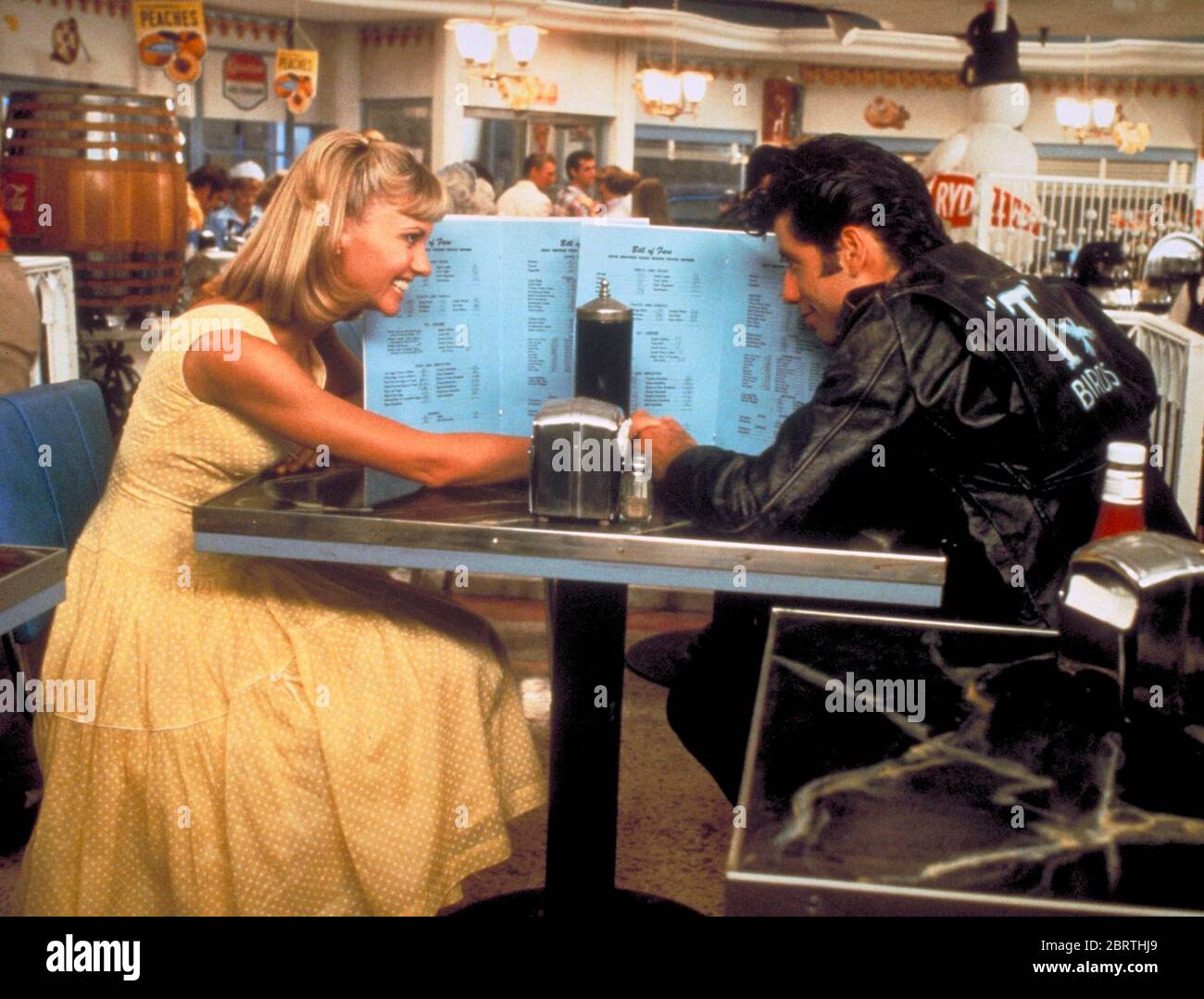 JOHN TRAVOLTA and OLIVIA NEWTON-JOHN in GREASE (1978), directed by RANDAL KLEISER. Credit: PARAMOUNT PICTURES / Album Stock Photo