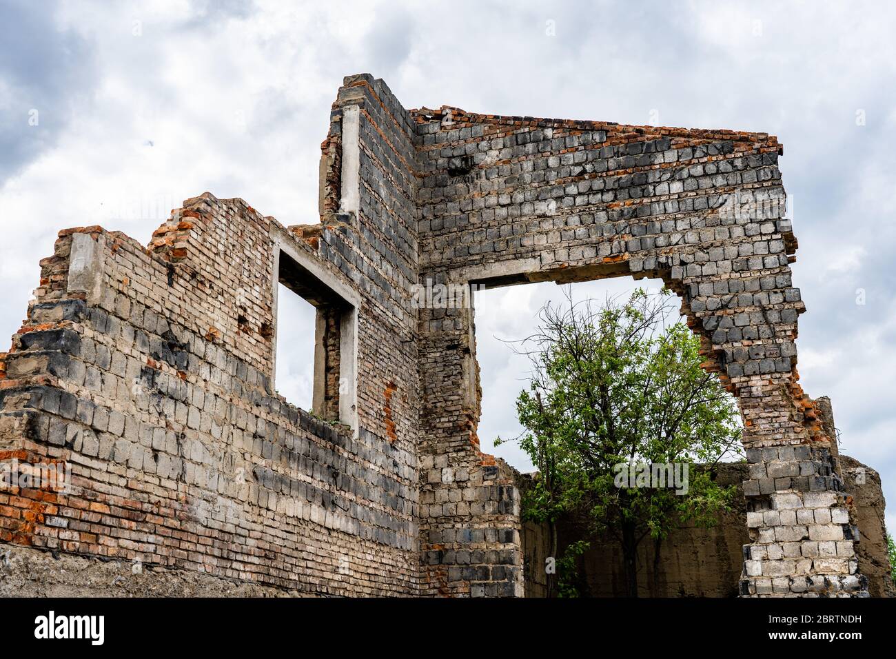 Historic disaster ruins hi-res stock photography and images - Alamy