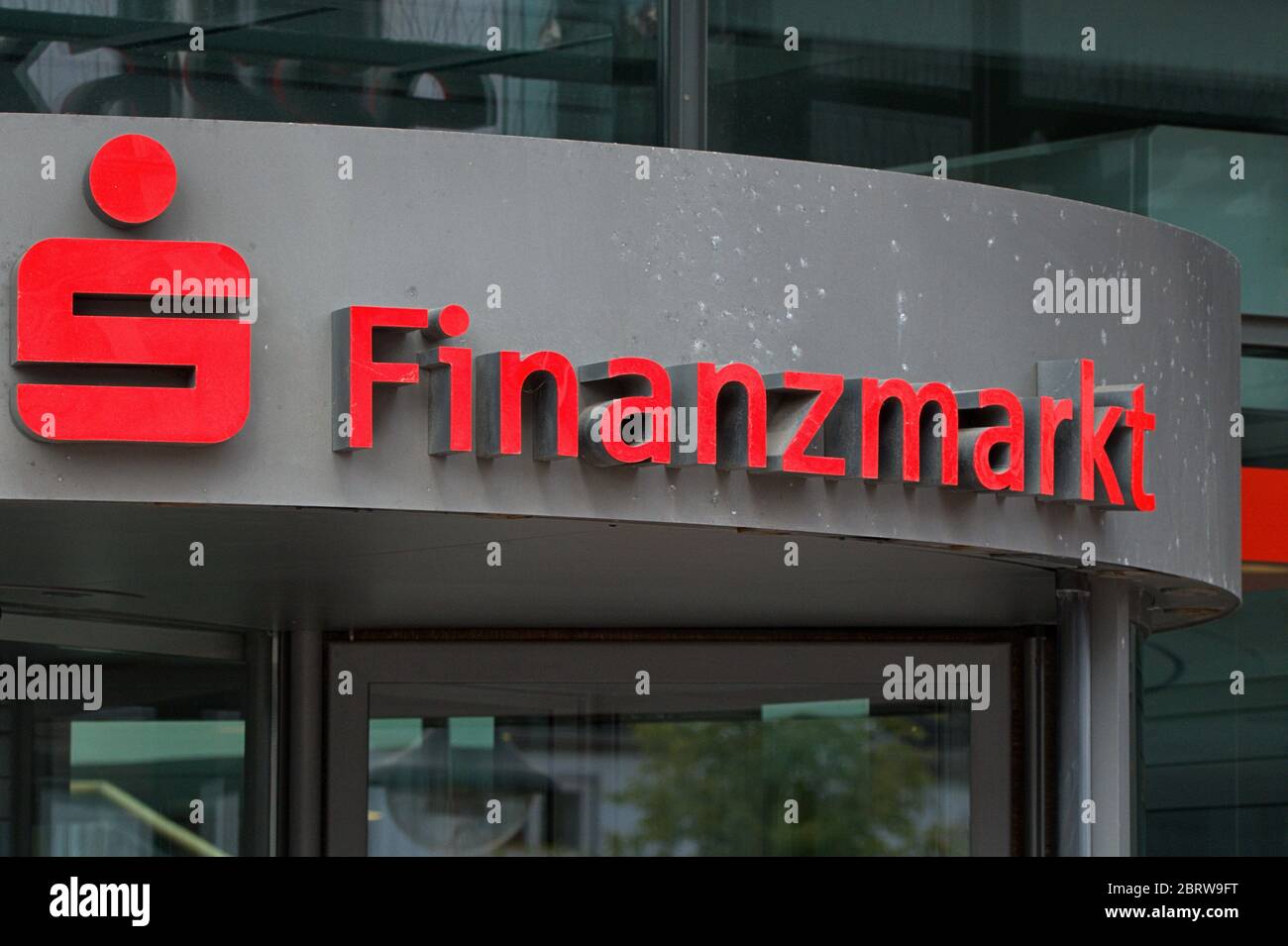 21 05 Schleswig Sign At The Schleswig Regional Directorate Of The Nord Ostsee Sparkasse Or Nospa For Short In The Stadtweg District Of Schleswig Detail Of The Sparkassen Logo With The S And The