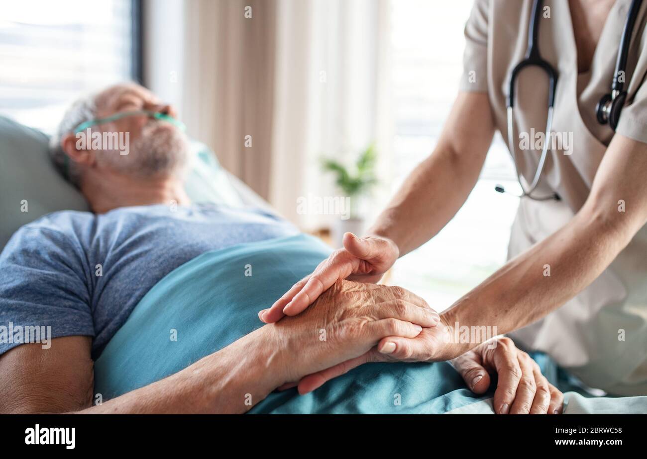 Old man hospital bed doctor hi-res stock photography and images - Alamy
