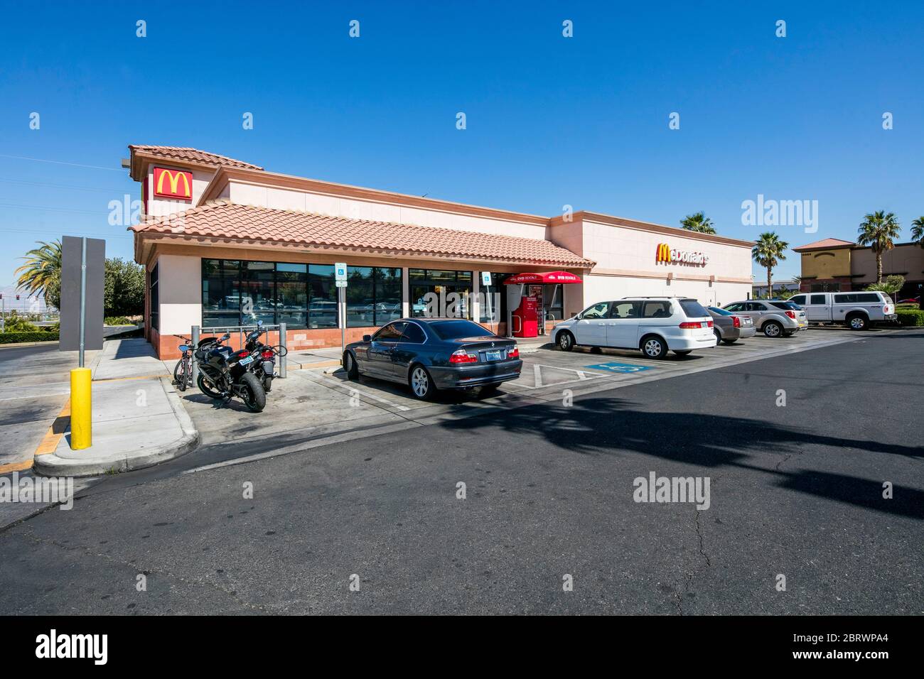 Drive through the strip las vegas hi-res stock photography and images