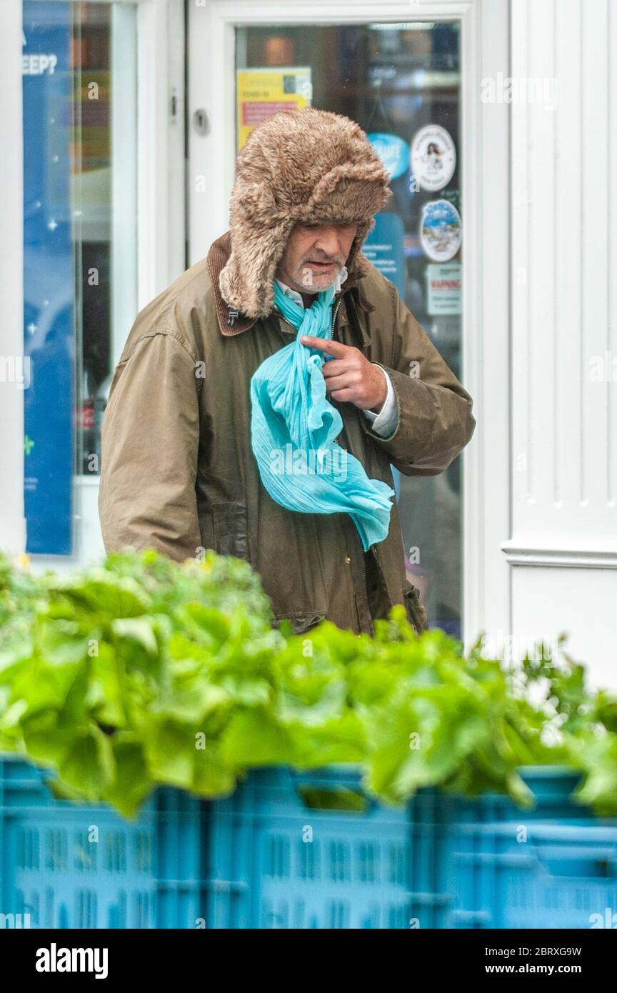 Bantry, West Cork, Ireland. 22nd May, 2020. Despite gale force winds, Bantry Market re-opened today with big crowds after a 2 month closure due to the Covid-19 pandemic. Ian Bailey, convicted by a Paris court for the murder of Sophie Toscan Du Plantier in his absence last year, was at the market. Credit: AG News/Alamy Live News Stock Photo