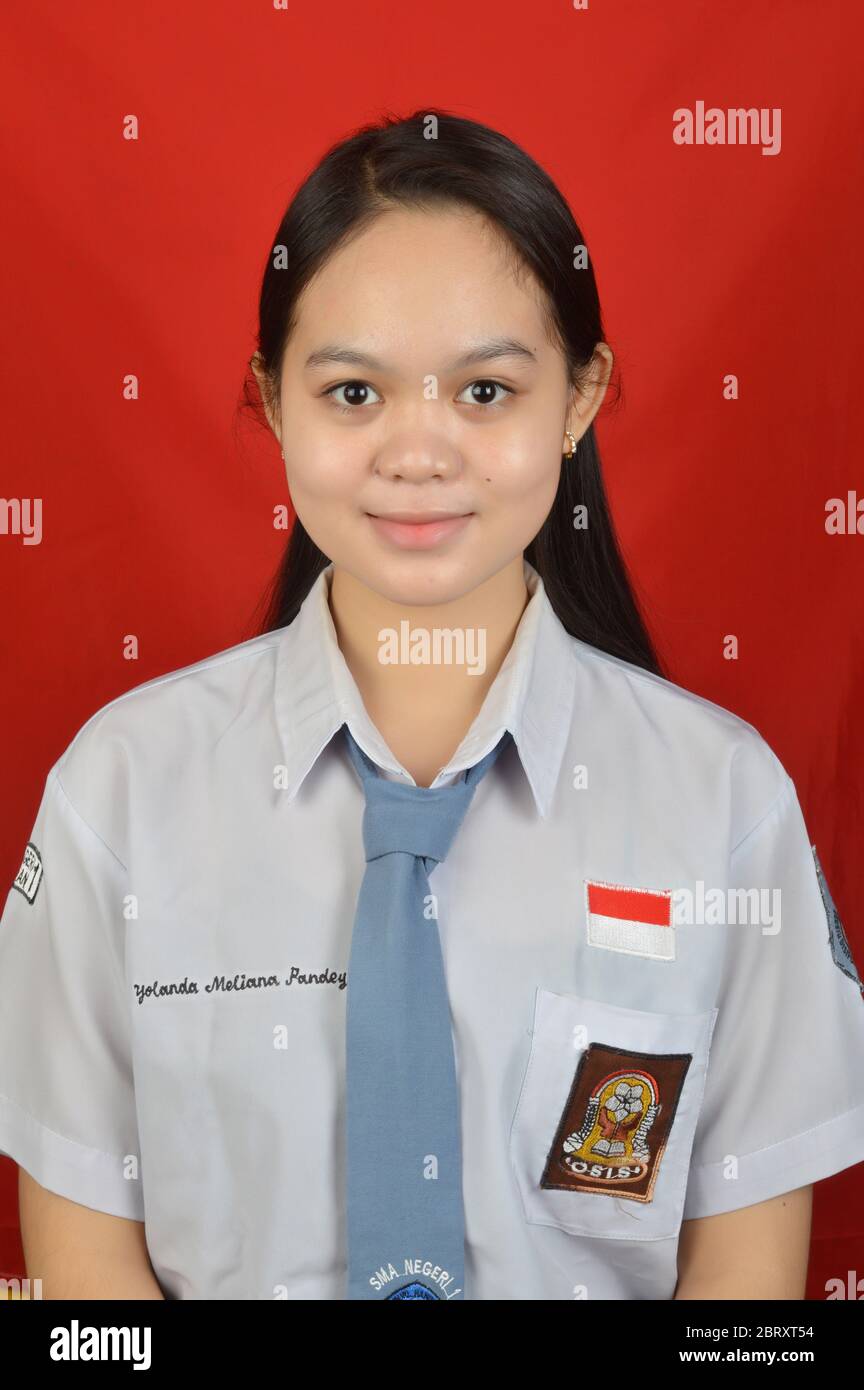 Details 100 red background passport photo Abzlocal.mx