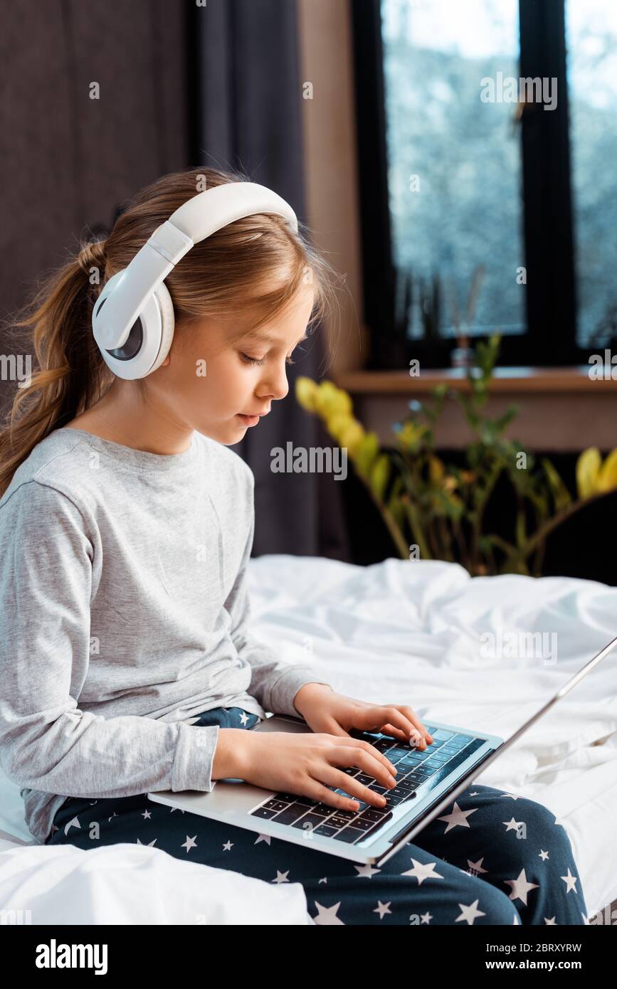using wireless headphones with laptop