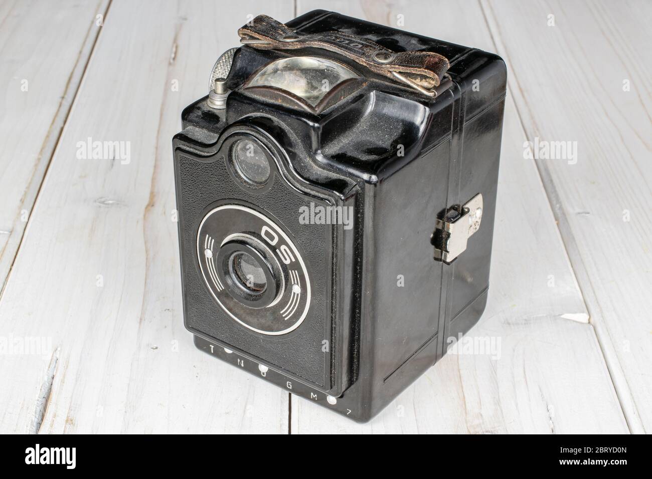 One whole vintage camera on white wood Stock Photo - Alamy