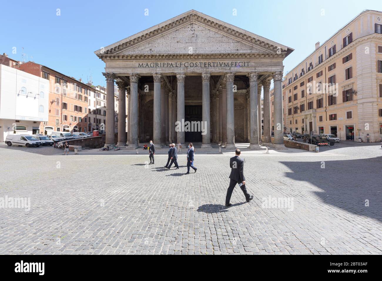 Empty suit monument hi-res stock photography and images - Alamy