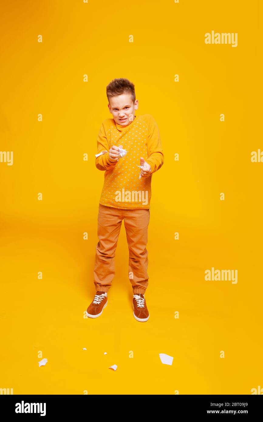 Tearing paper hires stock photography and images Alamy