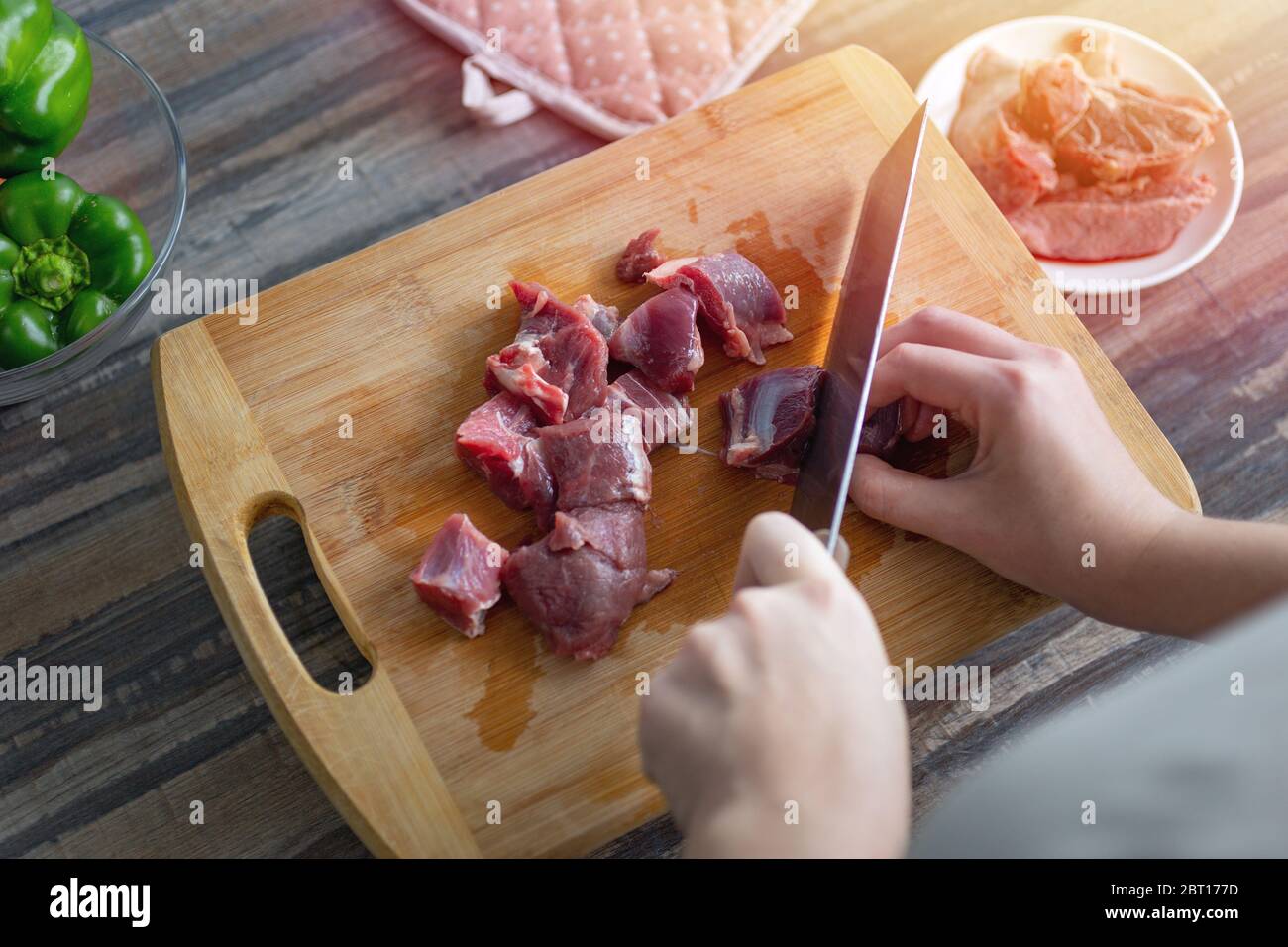 Cutting meat hires stock photography and images Alamy