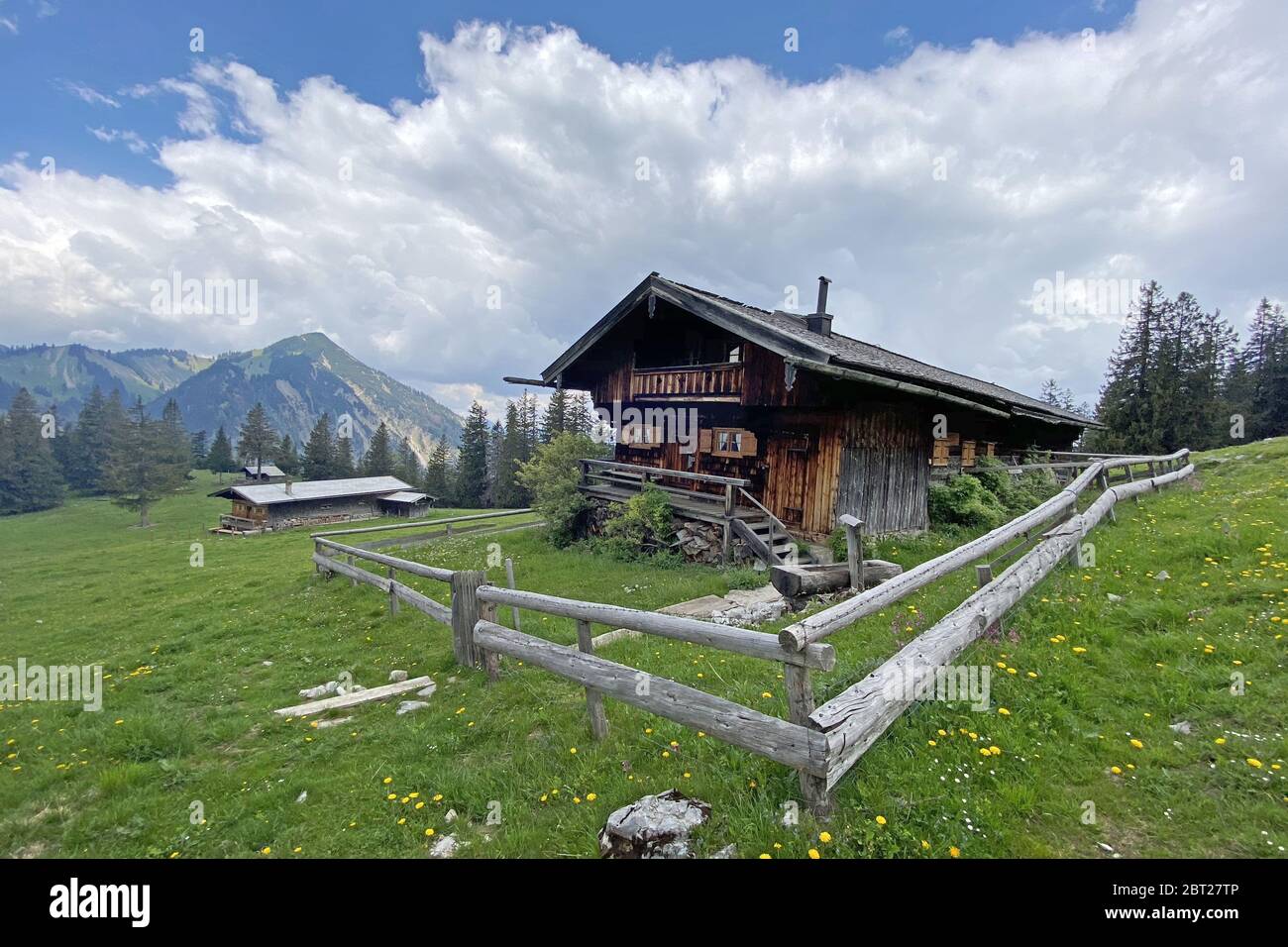 Rottach Egern, Deutschland. 22nd May, 2020. Berg Almhuette, chalet near Rottach Egern/Tegernsee, hiking, mountains, mountains, Alps. Panorama, view. | usage worldwide Credit: dpa/Alamy Live News Stock Photo